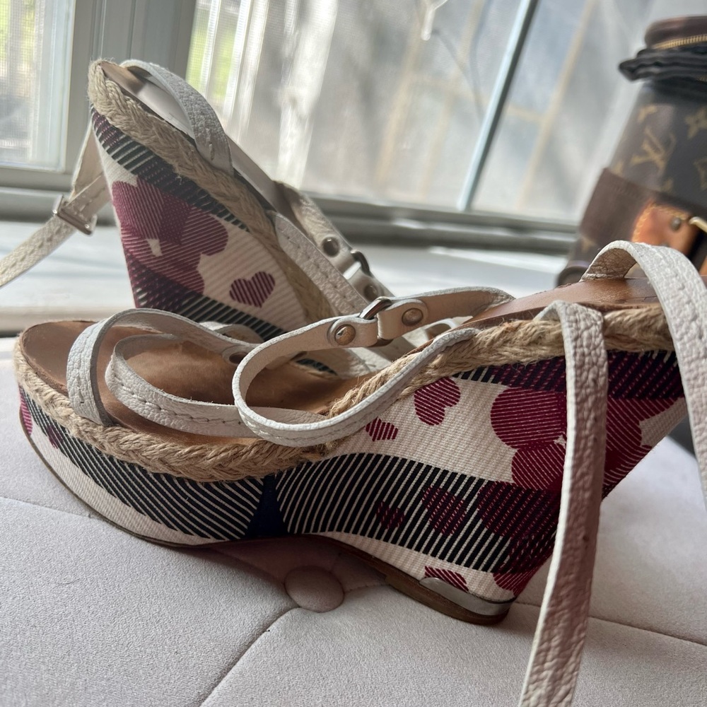 Burberry Sandals - Picture 7 of 16